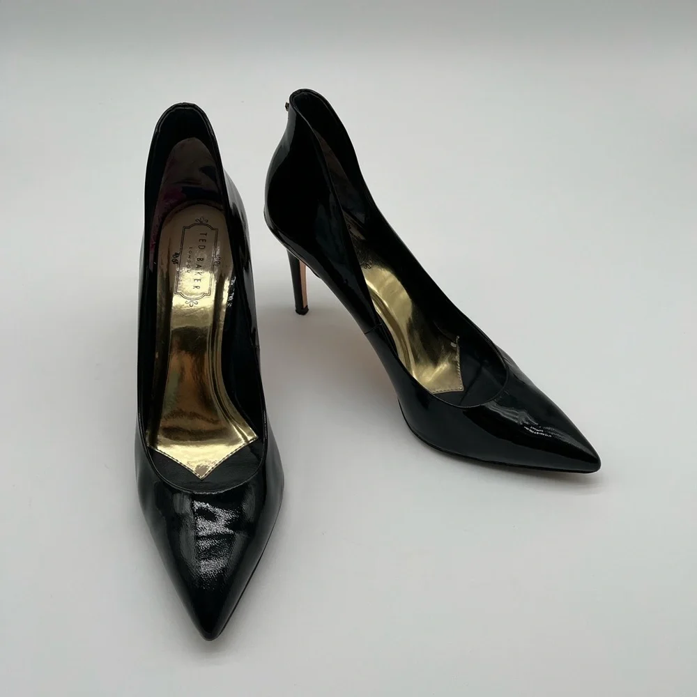 Ted Baker London Black Patent Leather Gold Bow Heels Women Size 41/10.5 BLEMISH